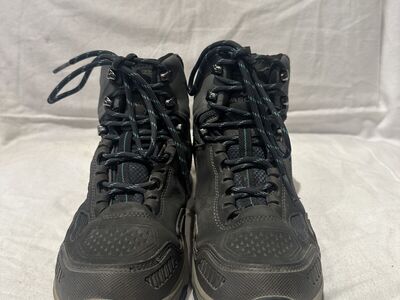 Vasque Youth Size 5 Wtrprf mid Hiking Boots