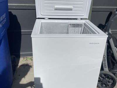free - BROKEN chest cooler