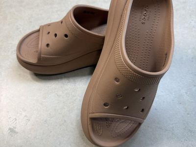 Crocs Iconic Comfort Crush Slide Sandals Platform Clog Chunky Tan Nude M6 W8