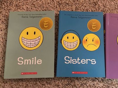 Raina Telgemeier Graphic Novel 3-Book Set: Smile, Sisters, Guts
