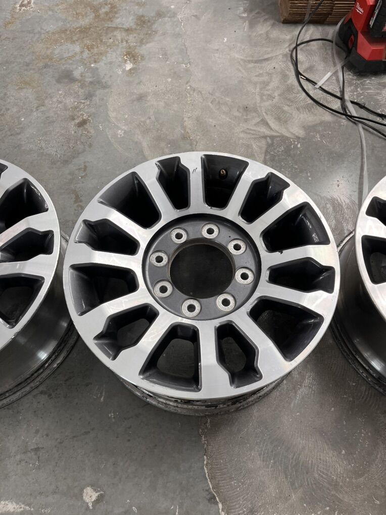 2022 Ford F350 Superduty OEM 18in Wheels