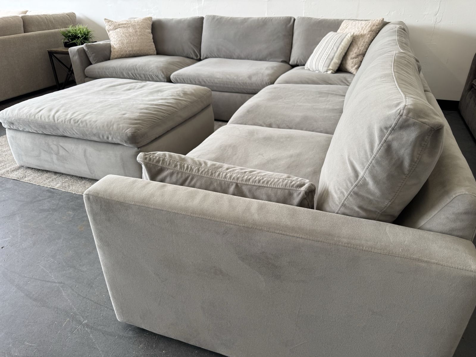GRAY ASHLEY MODULAR SECTIONAL SOFA COUCH & OTTOMAN