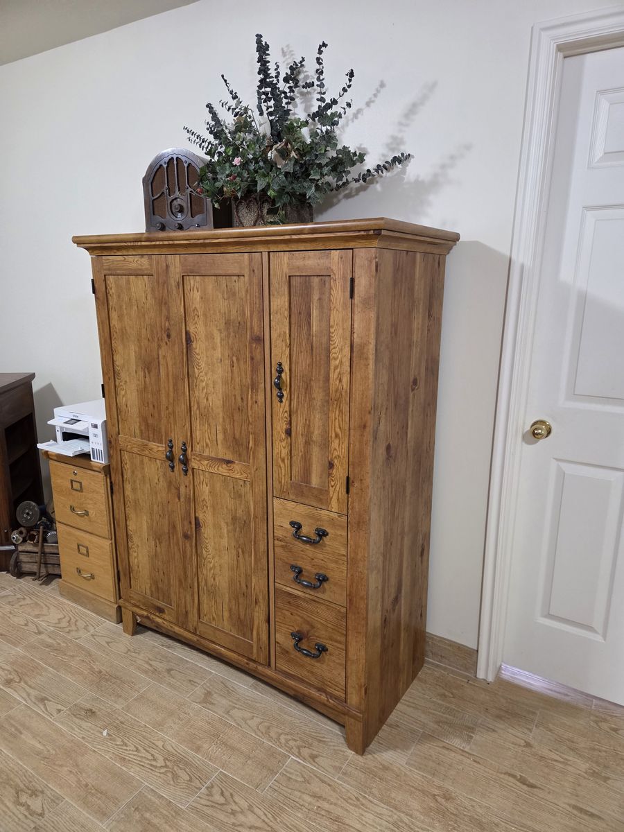 Computer Desk/Cabinet