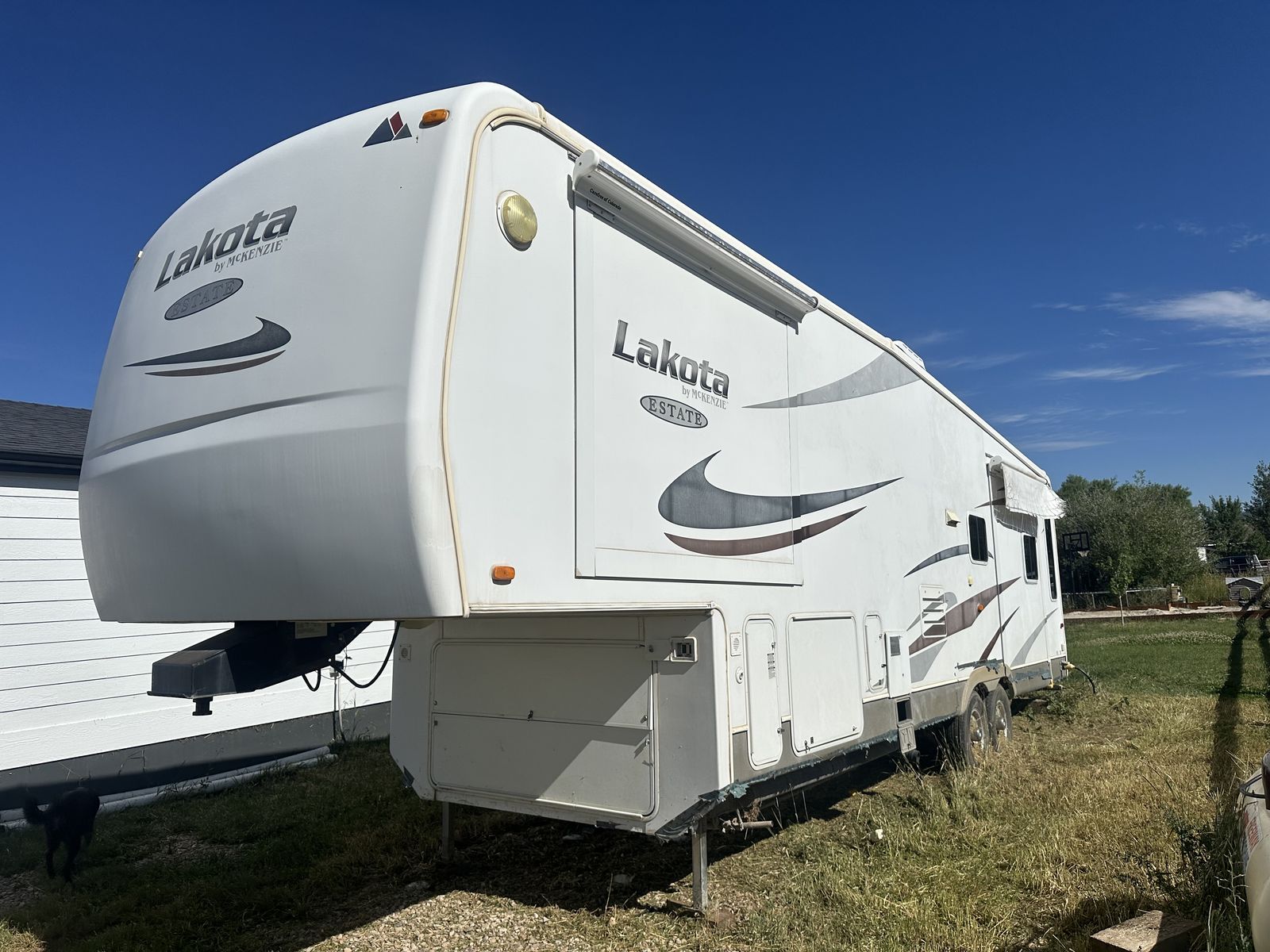 Lakota by McKenzie Estate 5th Wheel Travel Trailer - Spacious Interior