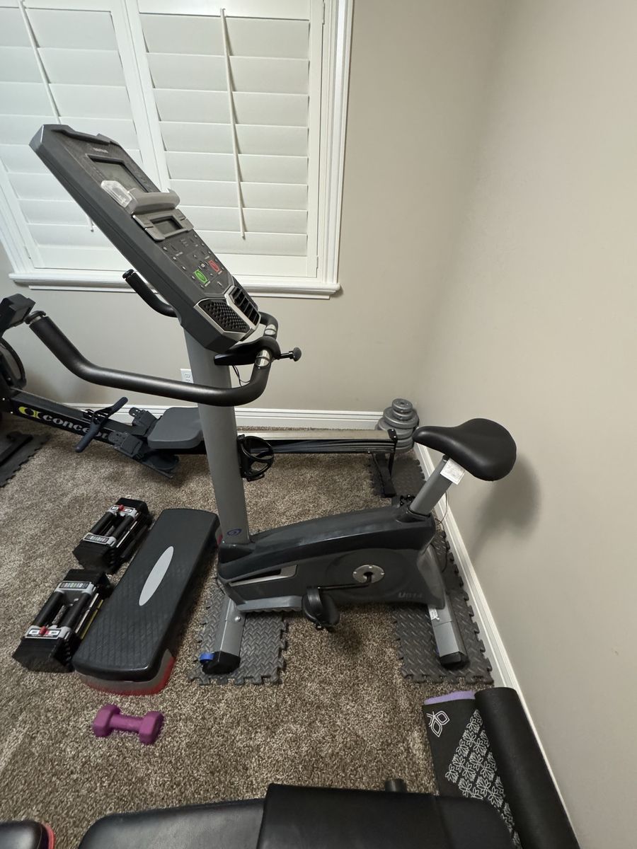 Nautilus U614 Upright Exercise Bike