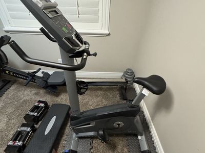Nautilus U614 Upright Exercise Bike