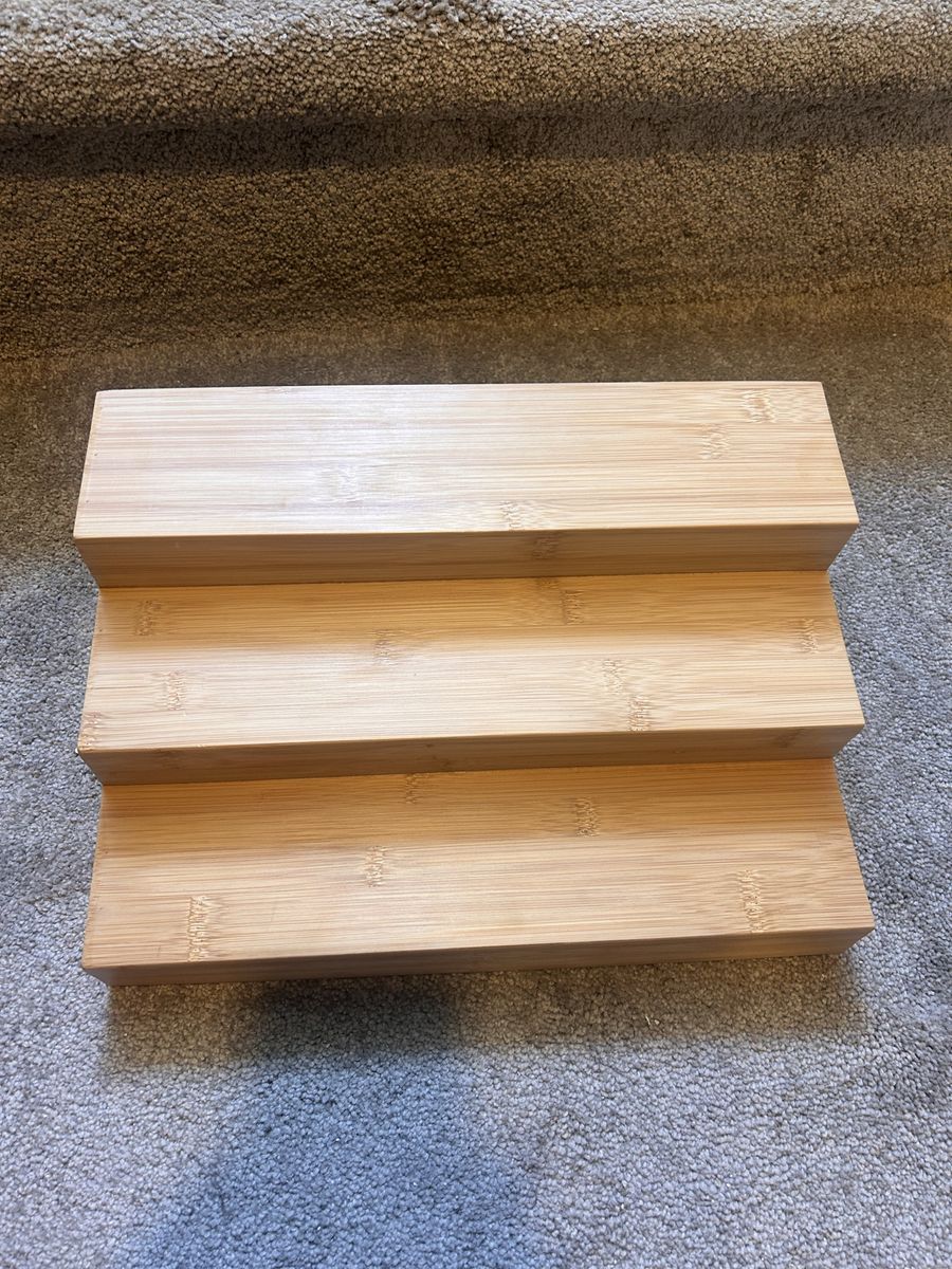 Extendable bamboo spice rack