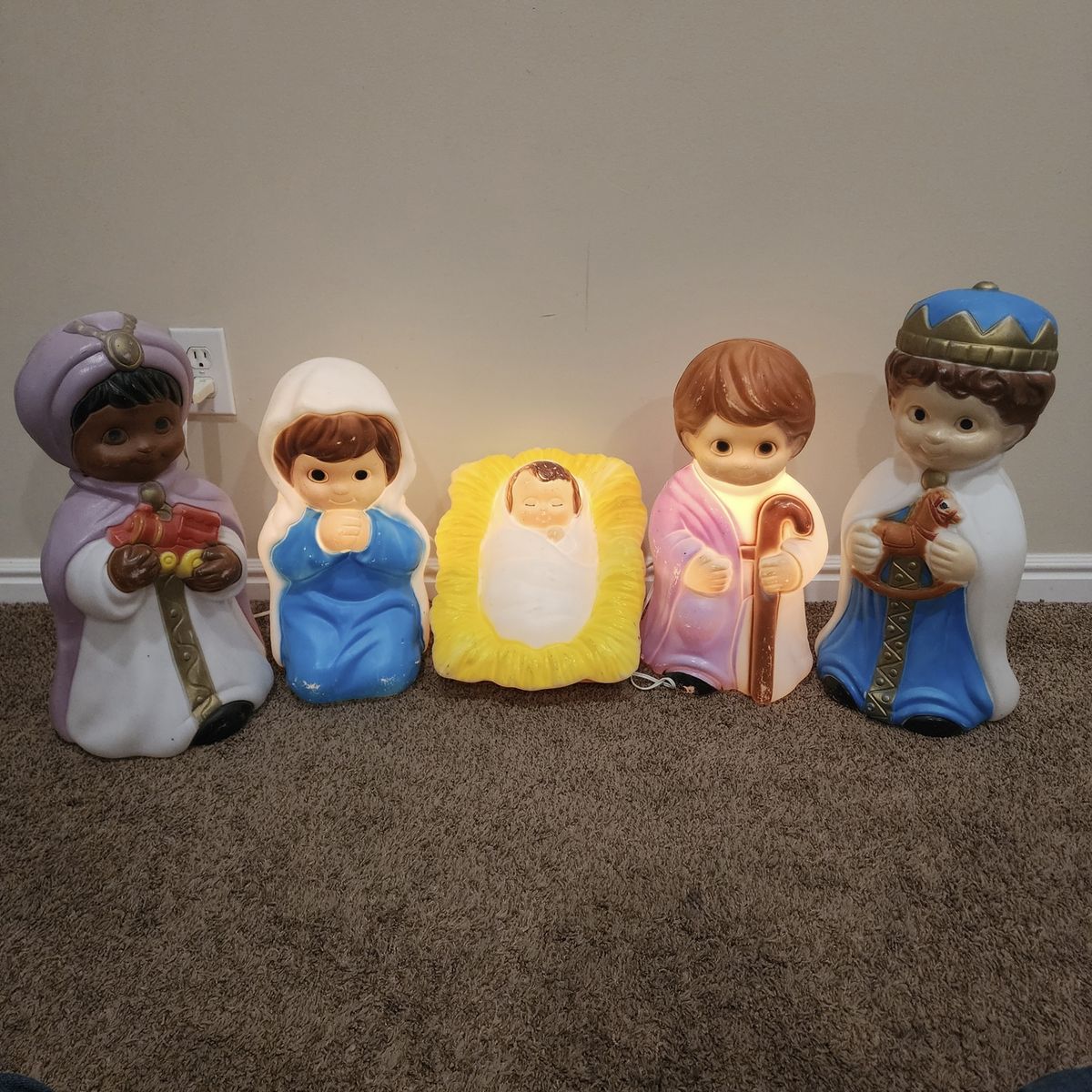 VINTAGE EMPIRE CHRISTMAS NATIVITY SCENE LIGHT UP BLOW MOLD SET GREAT CONDITION QUALITY!