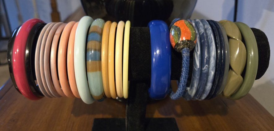 VTG Bangle Bracelets Mixed Colors & Sizes Lot/23