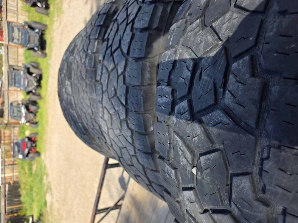 toyo AT tires 285/75/17