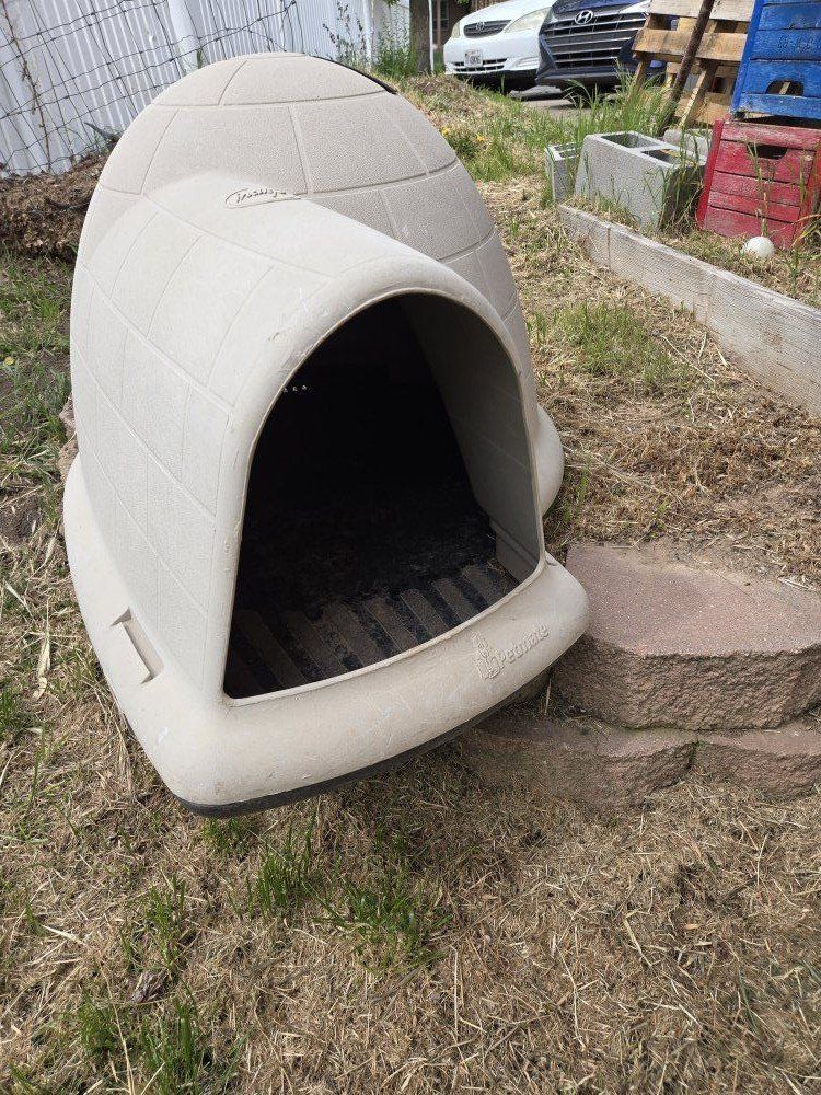 INSULATED STURDY IGLOO