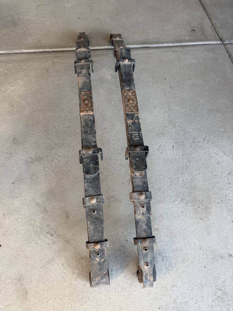 Pair of Heavy Duty Leaf Springs - Vehicle Suspension Assembly original Toyota 