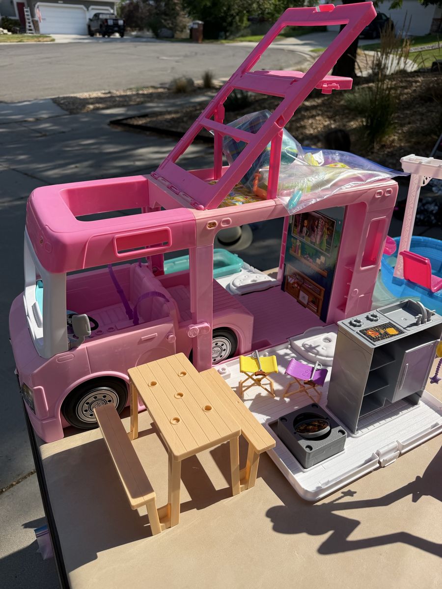 Barbie / Lol Dolls / Gabby dollhouse / Melissa & Doug Food, Etc