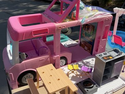 Barbie / Lol Dolls / Gabby dollhouse / Melissa & Doug Food, Etc