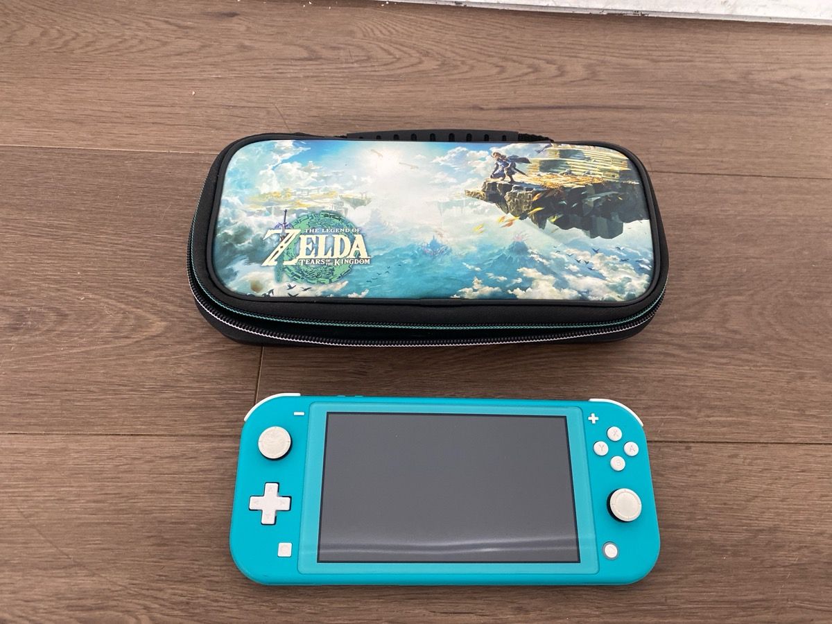NINTENDO SWITCH LITE, TEAL BLUE WITH ZELDA SOFT CASE #WCP038122