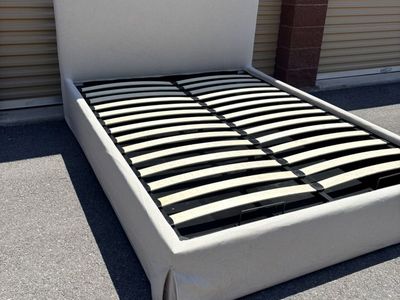 Queen Jezreel Modern Storage Bed