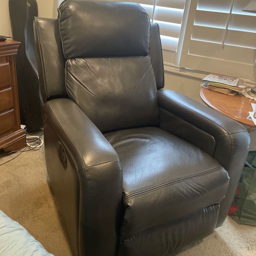 Two rocker recliners, 