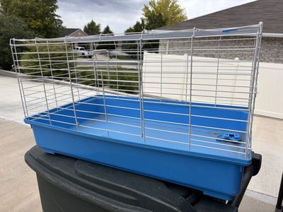 Nice, like new pet cage for those smaller animals