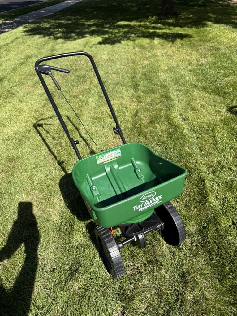 Scotts Turf Builder Edge Guard Fertilizer Spreader