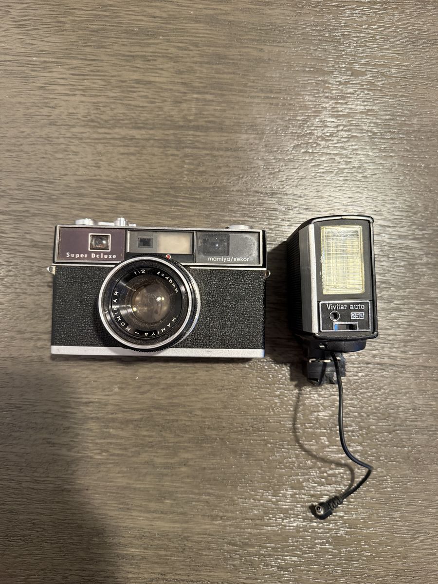 Vintage Mamiya/Sekor Super Deluxe 35mm Rangefinder Camera with Vivar Auto 252 Flash