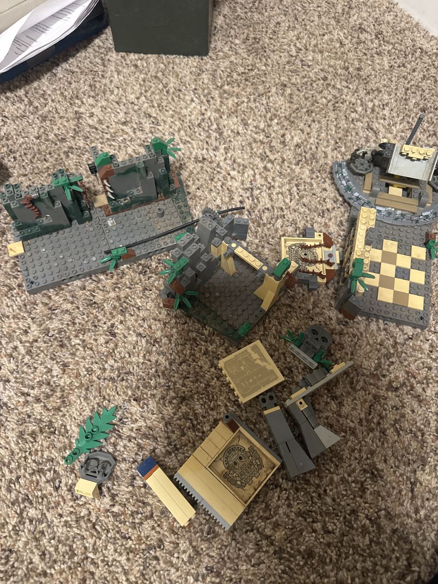 LEGO Indiana Jones Set incomplete.