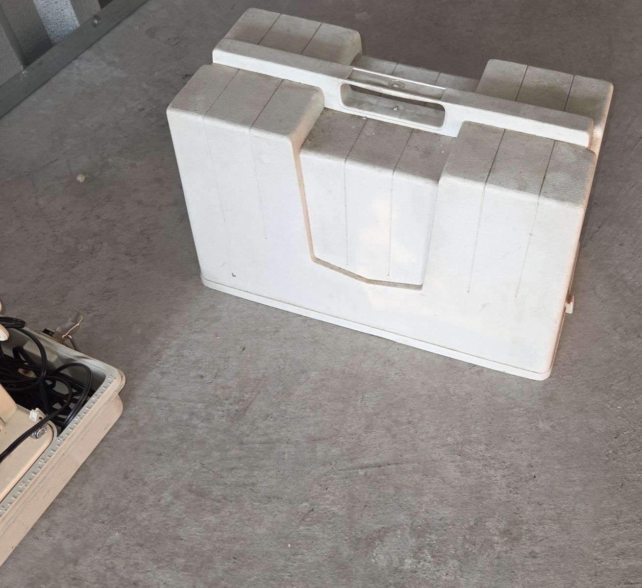 Main image 3