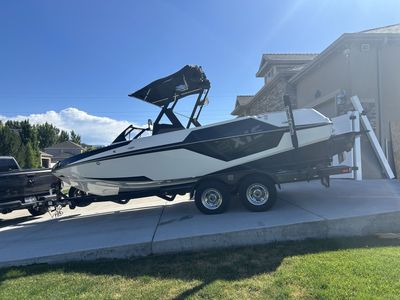 2021 Axis T22 Wake Boat - 190 Hrs, Surf Gate, Wedge, Auto Ballast, Trailer Incl.