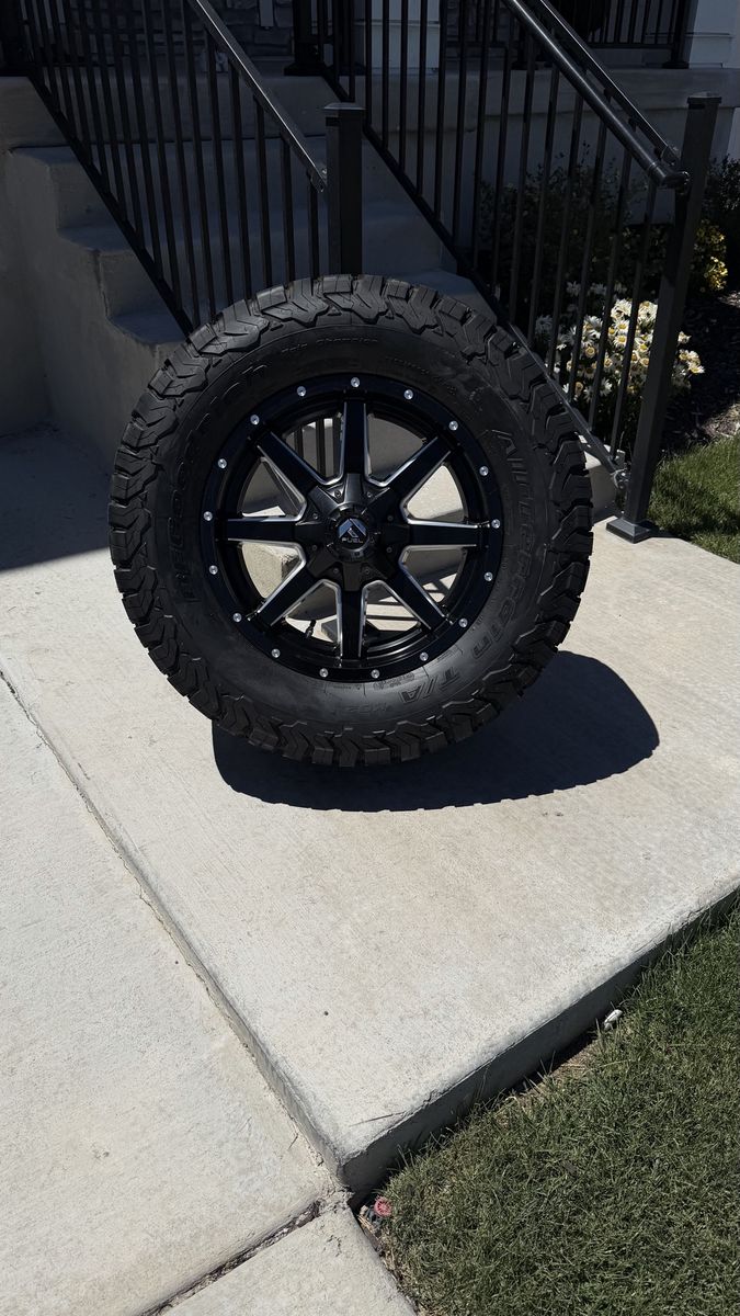 GMC Sierra 3500 Chevy Rims and Tires 325/60R20-35/12.50R20 Bfgoodrich