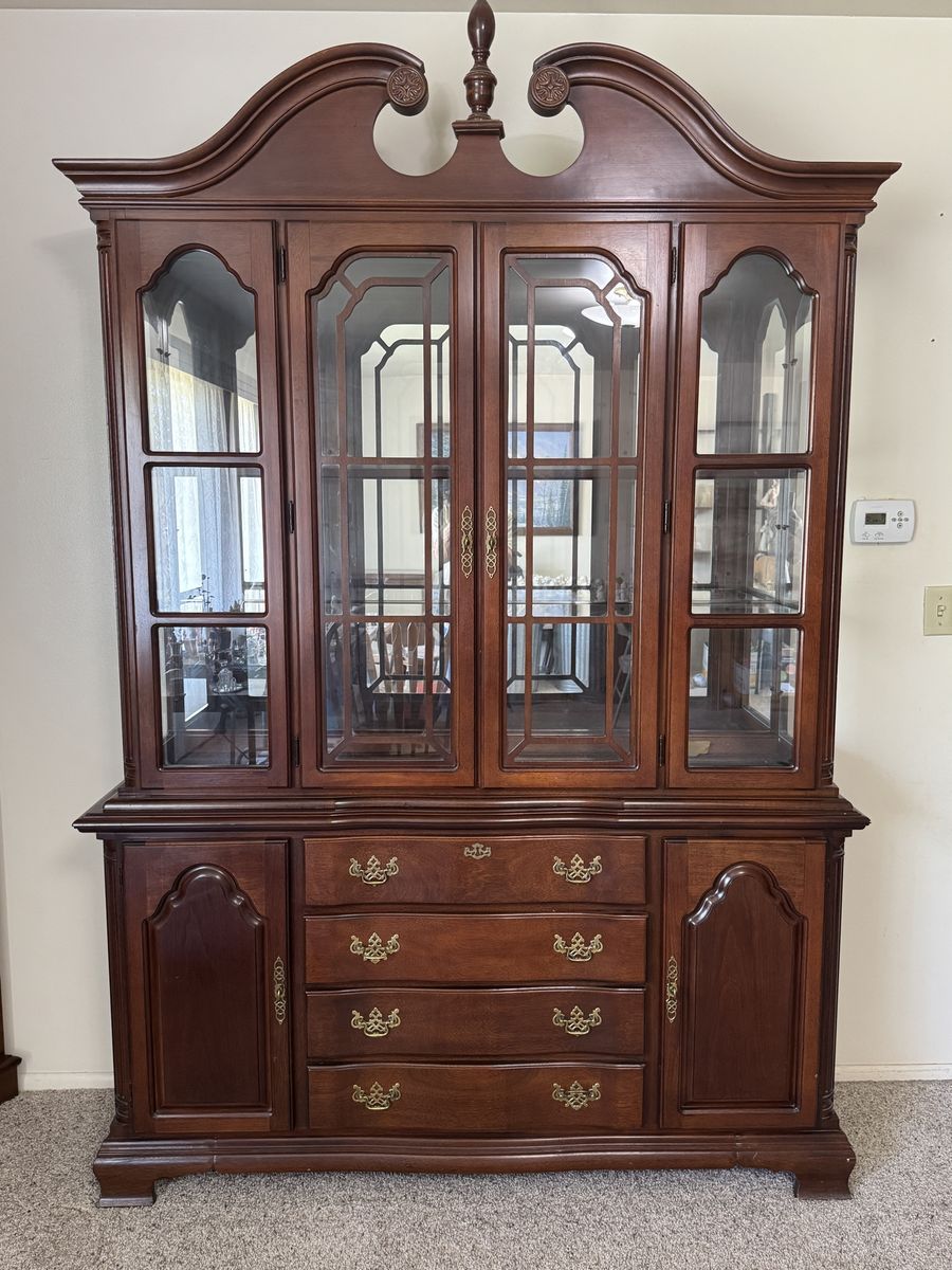 Traditional Solid Wood China Cabinet Hutch with Glass Display Doors and Drawers