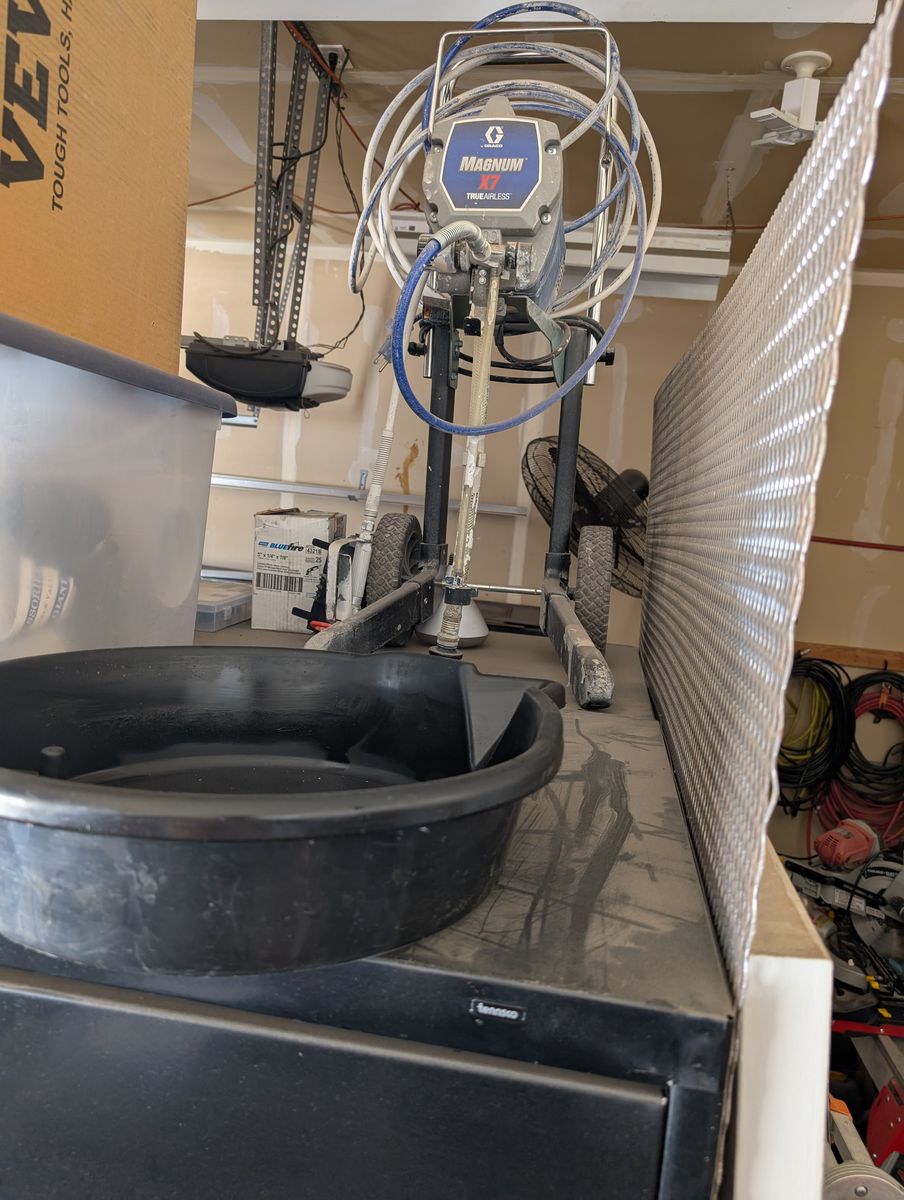 Graco Magnum X7 Airless Paint Sprayer w/ Tips – 3000 PSI – Good Condition