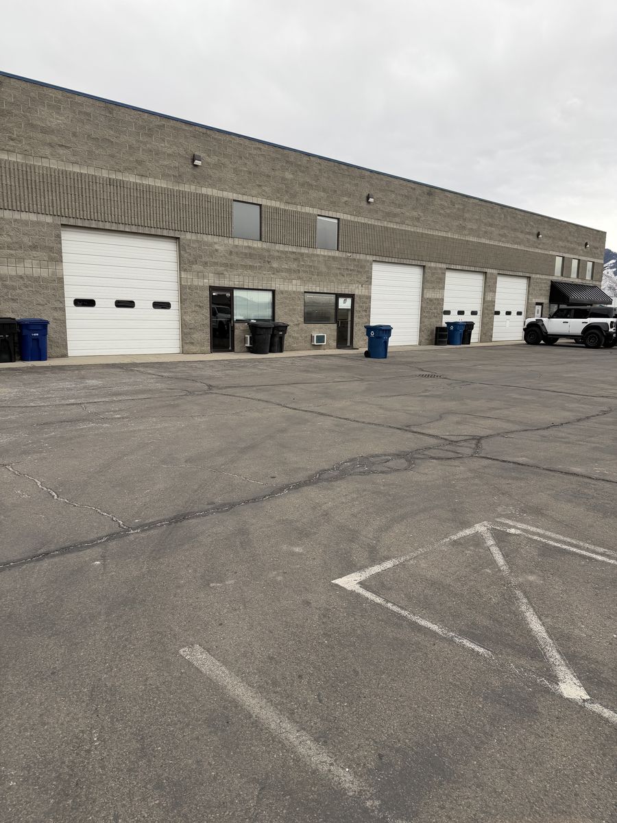 WAREHOUSE, OFFICE, RESTROOM, HIGH CEILINGS, BAY DOOR, MEZZANINE STORAGE, 3-PHASE POWER, RADIANT GAS HEAT!