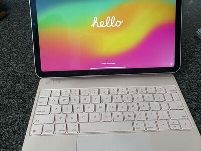 iPad Air 64 gig with magic keypad iPad case