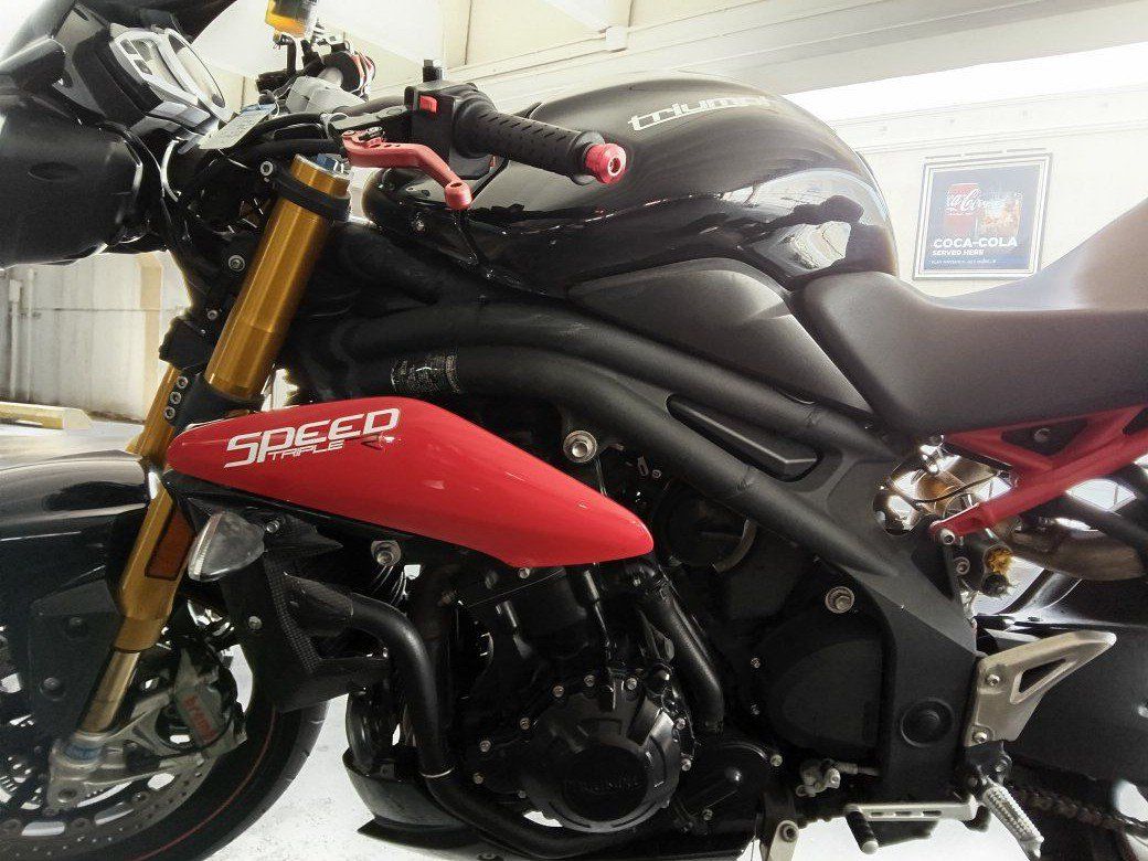 2014 triumph speed triple RRR carbon