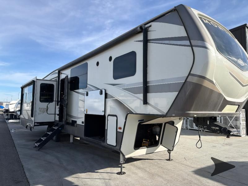 2020 Montana 3811 MS