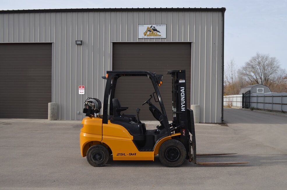 2020 Hyundai 25L 9A 5,000 lbs. capacity forklift