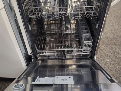 NICE GE WHITE DISHWASHER! W-WARRANTY