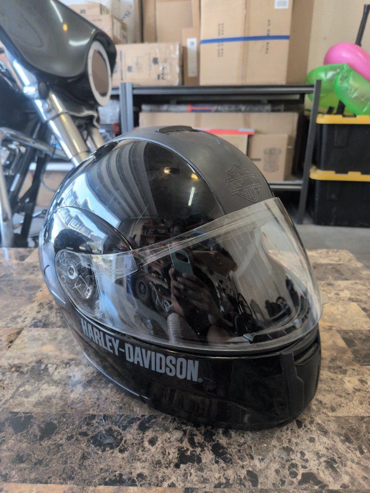 Harley-Davidson Black Modular Motorcycle Helmet with Clear Visor
Women's XS