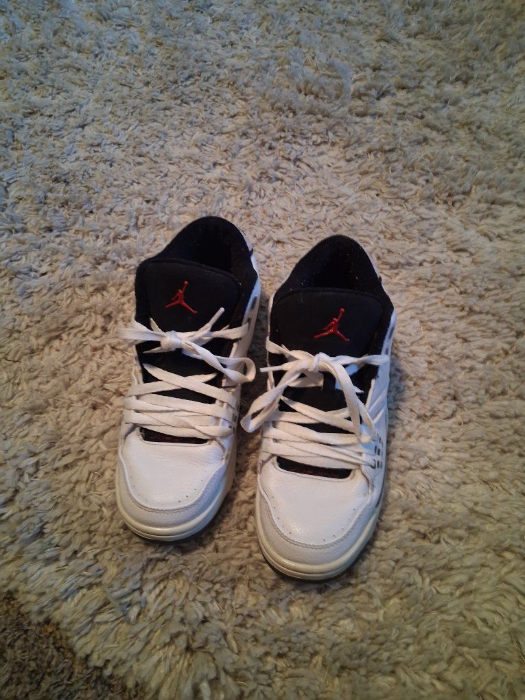 Jordan True Flight Youth Basketball Shoes - White/Black/Red - Size 6Y