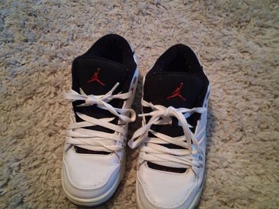 Jordan True Flight Youth Basketball Shoes - White/Black/Red - Size 6Y