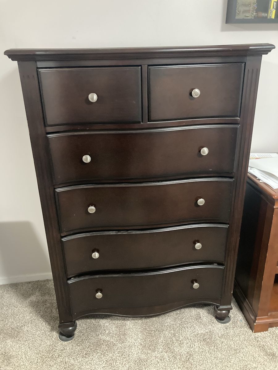 Chest of drawers