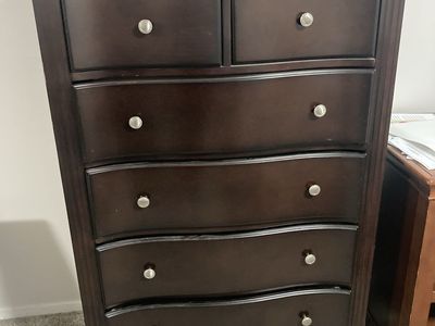 Chest of drawers
