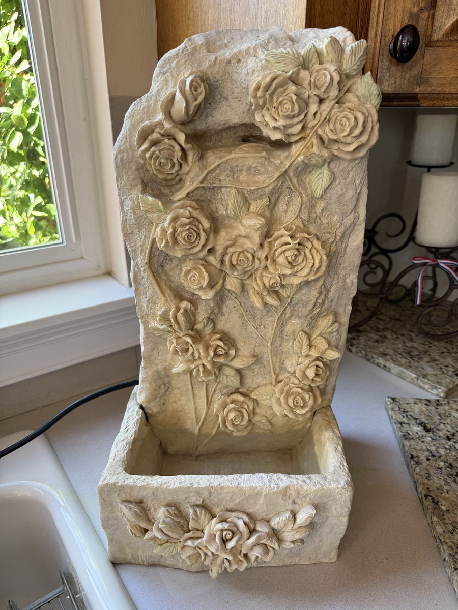Vintage rose garden fountain 21” T X 10” W X 6” D