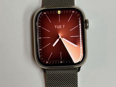 Apple Watch S 9 45mm Gold Stainless Steel Ceramic.