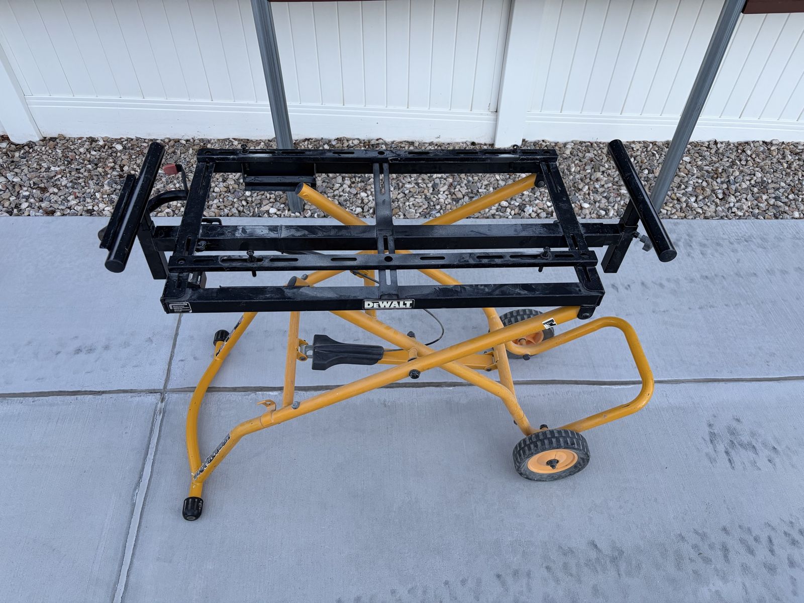 DEWALT MITER SAW STAND