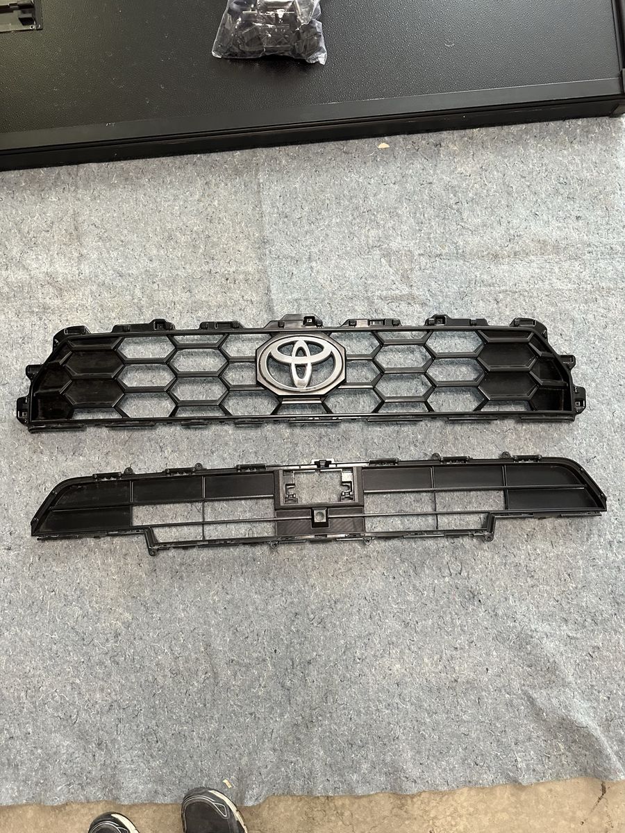 6th gen Toyota 4Runner TRD Sport grille