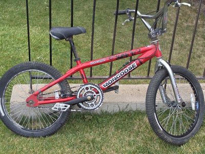 Mongoose BMX Stunt Bike Red needs work