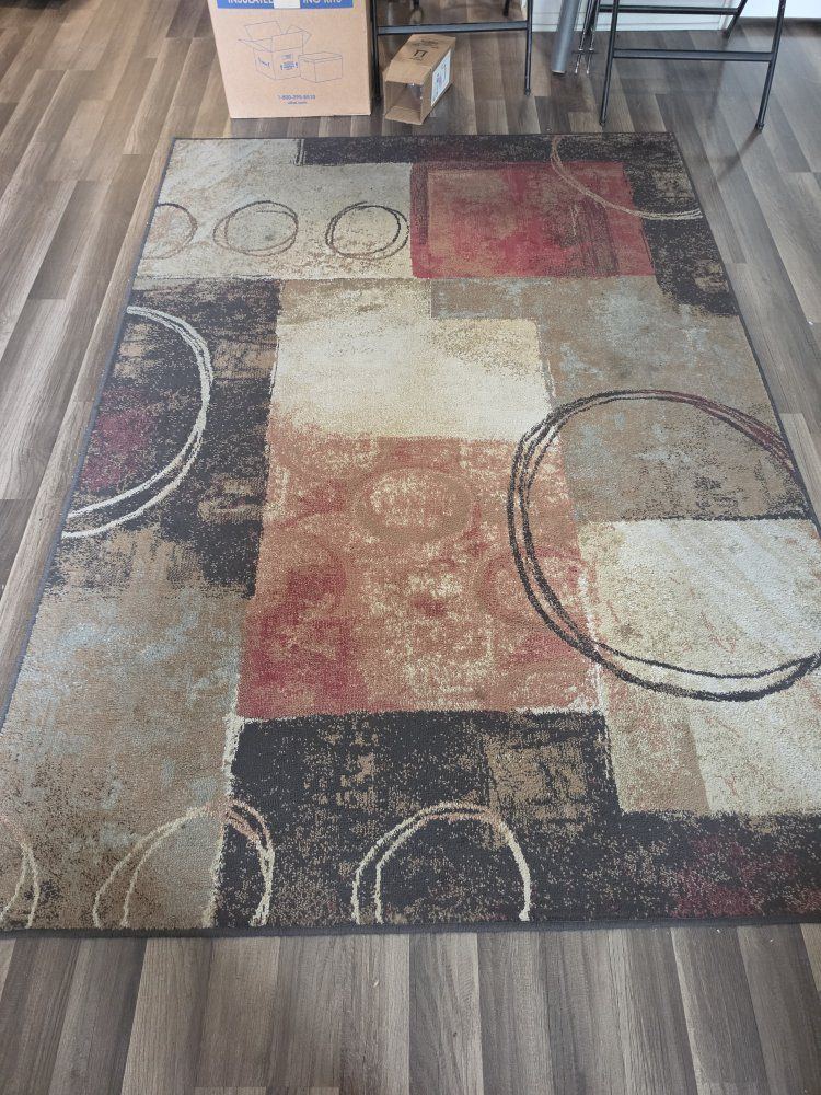 5' x 7' Area Rug — Geometric Pattern