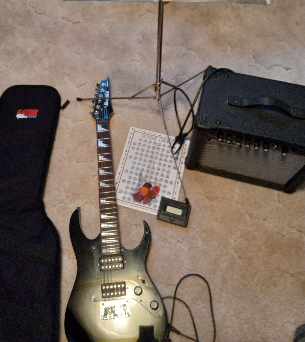 Ibanez MiKro Electric Guitar 3/4 size. Like brand new with accessories