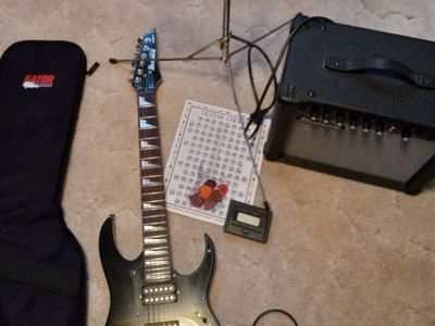 Ibanez MiKro Electric Guitar 3/4 size. Like brand new with accessories