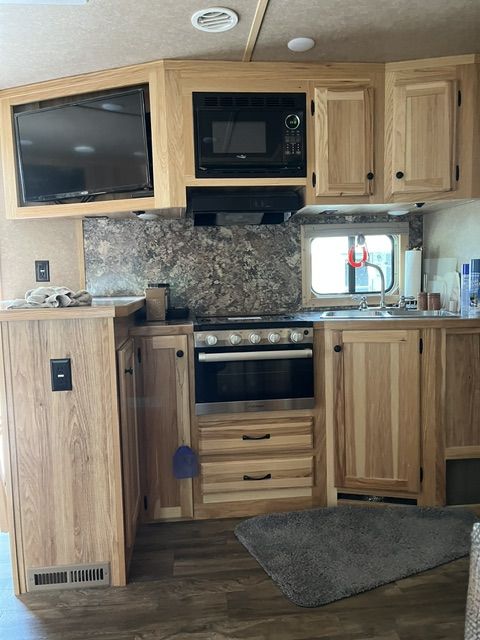 Main image 10